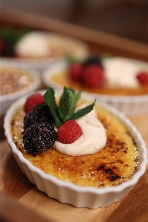 CREME BRÛLÉE WITH BAILEYS WHIPPED CREAM – CAFÉ CHRISTINA Baileys Creme Brulee, Baileys Whipped Cream, Rustic Wreaths, Creme Brûlée, Indulgent Food, Fancy Desserts, New Years Eve, Apple Pie, Whipped Cream