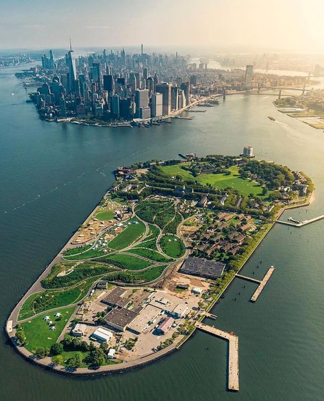 New York Boss Lifestyle, Governors Island, Nyc History, New York City Photos, New York City Travel, Ny City, Nova York, Road Trip Usa, Beautiful City