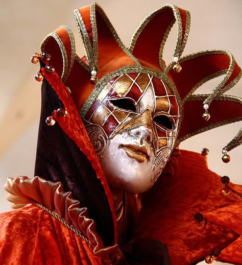 carnival of venece Romeo I Julia, Jester Mask, Poetry Slam, Venice Carnival Costumes, Pierrot Clown, Circus Aesthetic, Venice Mask, Venetian Carnival Masks, Court Jester