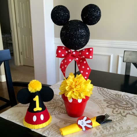 Mickey Mouse Main Table Ideas, Mickey Mouse Diy Centerpieces, Mickey Mouse Centerpiece Ideas 1st Birthdays, Diy Mickey Centerpiece, Mickey And Minnie Mouse Centerpieces, Mickey Mouse Birthday Centerpieces Diy, Mickey Mouse Center Piece, Mickey Mouse Centerpieces Diy, Mickey Mouse 1st Birthday Centerpieces