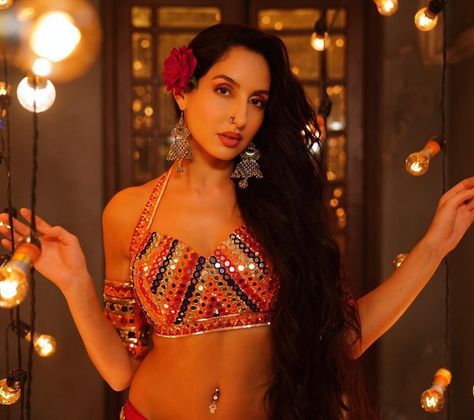 Nora Fatehi's songs are creating milestones one after the other. Recently, her song Dilbar crossed 1 Billion hits on You Tube and now the latest one to join this milestone is 'O Saki Saki' as the song crosses 1 Billion views on You Tube.The big news was shared by the official page of T- Series, "The sensational artists of O Saki Saki made 1 Billion people groove on its beats! Yes! #OSakiSaki crosses whopping 1 billion+views across You Tube. We can't get over your love. Thank you so much for maki Nora Lovely, Nora Fatehi, Bollywood Girls, Bollywood Celebrities, Desi Beauty, Stylish Girl, Bollywood Actress, Festival Bra, بلاك بينك