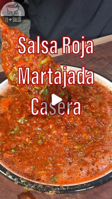 Rafael Villarreal on Instagram: "Cinco pulsaciones nada más… . Una salsa con una textura espectacular… así tmb como color y sabor… . Si queremos aumentar el picor solo hay que agregar más chile de árbol… ahí ya tú dale tu punto perfecto  . Una salsa muy taquera… muy mexicana… que sin duda te invita a comer… una salsa que da hambre que antoja  . Te gusta este tipo de salsas martajadas? . #elmassalsa #quetodomexicoseenchile #receta #salsa #martajada #taquera #mexicana #tacos #deli #picante" Tacos, Sauce, Make It Yourself, On Instagram, Color, Instagram