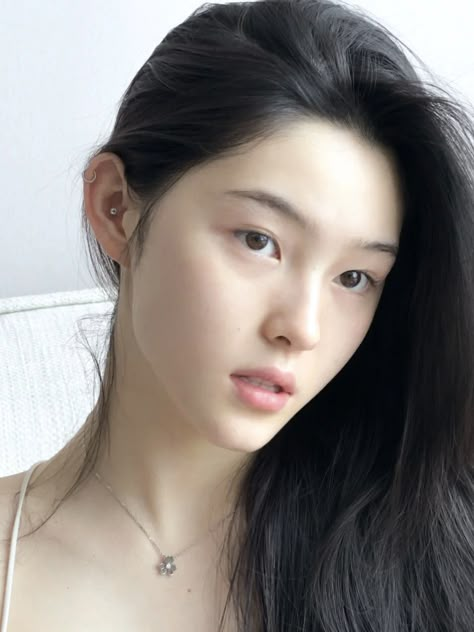 Bare Skin Makeup, Clear Glowing Skin, School Hair, Pretty Skin, Aesthetic People, Crazy Hair, 가을 패션, Beauty Life