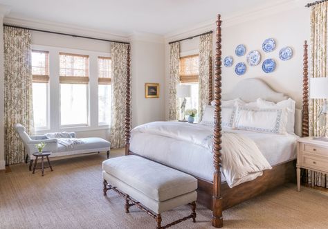 Traditional with a Twist- ELLEDecor.com Bedroom With Four Poster Bed, 4 Poster Bedroom, Cool Dinner Ideas, Four Poster Bedroom, Awesome Dinner Ideas, Amazing Dinner Ideas, Four Poster Beds, 4 Poster Bed, Bedroom Inspirations Master