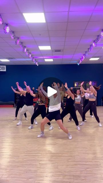 Zumba Aesthetic, Zumba Outfit Ideas, Zumba Workout For Beginners, Zumba For Beginners, Zumba Funny, Dance Video Song, Zumba Songs, Zumba Workout Videos, Aerobic Dance