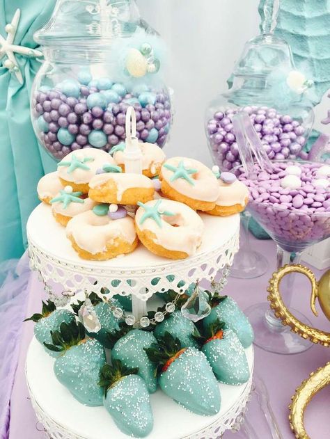 An Under the Sea Mermaid celebration is perfect for a summer birthday party! Mermaids Birthday Party, Mermaid Bridal Showers, Ariel Birthday Party, Ariel Birthday, Mermaid Party Decorations, Sea Birthday Party, Mermaid Theme Party, Mermaid Baby Showers, Mermaid Parties