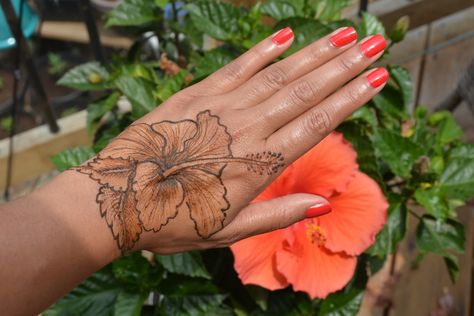 Floral inspired henna designs 🌸🌹🌺 I created some of my favourite flowers with henna - Roses & Hibiscus 💌 Priyadesigns@outlook.com 🤍 www.priyadesigns.ca #roseofsharon #hibiscus #rose #floralhenna #hennarose #hennshibiscus #bridalhenna #partyhenna #bramptonhenna #barriehenna #bramptonhennaartist #barriehennaartist #gtahenna #gtahennaartist #hennaartistinbrampton #hennadesign #mehndi #priyadesigns #hennaartistry #hennaart Hibiscus Henna Designs, Hibiscus Henna, Favourite Flowers, Latest Simple Mehndi Designs, Rose Of Sharon, Simple Mehndi, Henna Artist, Simple Mehndi Designs, Bridal Henna