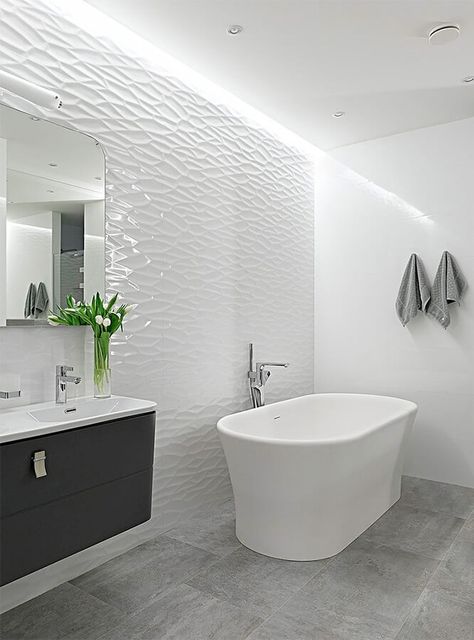 White Tile Bathroom Walls, White Bathroom Inspiration, Spa Bathroom Design, Bathroom Wall Tile Design, Top Bathroom Design, Contemporary Bathtubs, Modern White Bathroom, White Bathroom Designs, White Bathroom Tiles