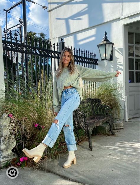 Sandals And Sweater Outfit, Dolce Vita Boots Outfit Caster, Denim Jeans And Boots Outfit, Beige Boots Fall Outfit, Winter Outfits With Heel Boots, 90 Jeans Outfit Winter, Dolce Vita Chelsea Boots, Jeans And Work Boots Women, Jeans With Boots Outfit Winter