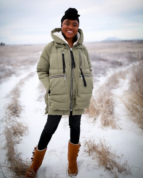 You've seen it all and heard it all about the Orolay thickened down jacket. Is this 90% down winter coat is good as they say? I put it to test in Alaska! #orolay #Alaska Orolay Coat Outfit, Orolay Jacket, Black Fashion Bloggers, Amazon Fashion Finds, Alaska Fashion, Down Winter Coats, Fur Hood Coat, Street Style Summer, Black Women Fashion