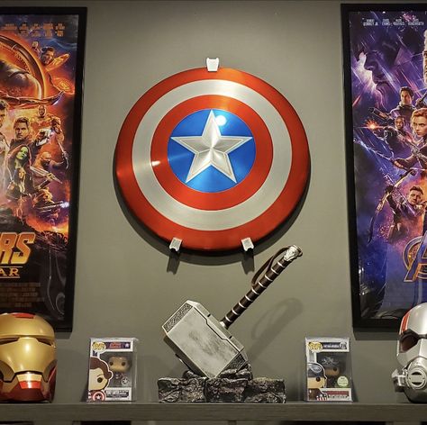 Marvel Fan Aesthetic Room, Comic Book Man Cave, Marvel Themed Room, Geeky Decor, Theatre Room Ideas, Marvel Decor, Marvel Room, Gaming Bedroom, Nerd Room