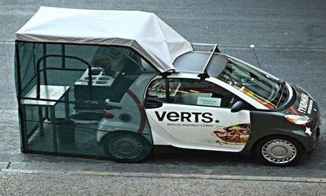 The World's Smallest Food Truck Is Inside a Smart Car - Eater Mobile Kiosk, Barbeque Grill Design, Coffee Food Truck, Bike Food, Mobile Cafe, Mobile Coffee Shop, Coffee Trailer, Car Food, Food Van