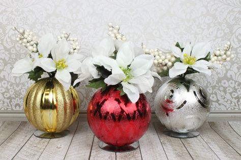 Christmas Table Centerpiece - DIY Holiday Ornaments Ornament Centerpieces, Christmas Table Centerpieces Diy, Floral Table Decor, Wooden Box Centerpiece, Large Christmas Ornaments, Table Centerpieces Diy, Tafel Decor, Christmas Flower Arrangements, Christmas Table Centerpieces