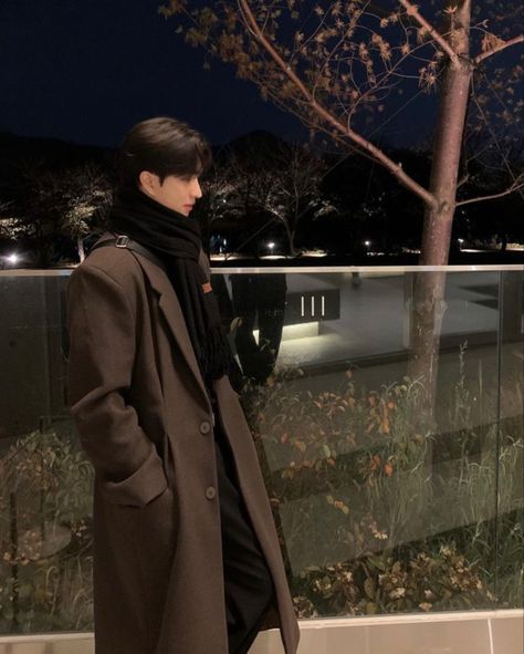 Asian men aesthetic Asian Men Aesthetic Outfits, Winter Men Aesthetic, K Drama Outfits Men, Men Winter Aesthetic, Winter Aesthetic Men, Winter Coats Outfits, Asian Winter Outfits Korean Style, Asian Boy Outfits, Asian Fits Aesthetic Men