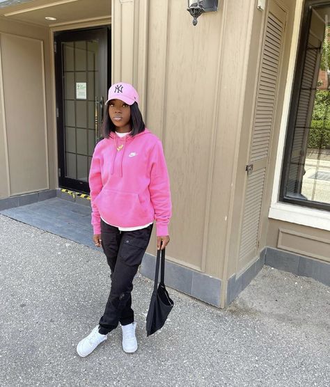 Nike Sweatshirt Outfit, Air Force 1 Outfits, Pink Sweatshirt Outfit, Pink Hoodie Outfit, Hoodie Outfit Aesthetic, Nike Hoodie Outfit, Pink Nike Hoodie, Pink Pins, Fye Outfits