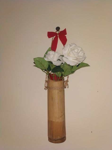 Decor your room wall with this simple but amazing DIY bamboo vase Bamboo Flower Vase, Bamboo Flower, Diy Bamboo, Bamboo Vase, Wall Hanging Diy, Amazing Diy, Diy Wall, Flower Vase, Flower Vases