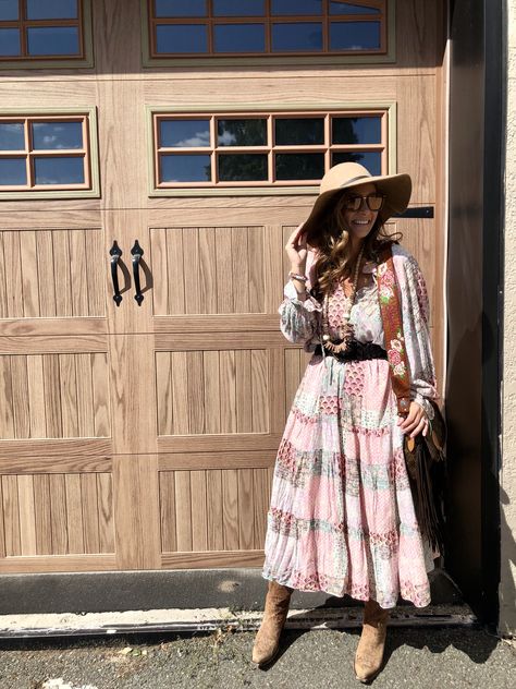 Maxi Dress Cowboy Boots, Dress Cowboy Boots, Fall Patchwork, Country Chic Outfits, Fall Is In The Air, Fashion Blogger Style, Blogger Style, Chic Outfit, Country Chic