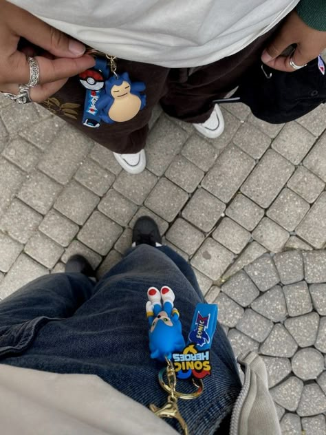 Keychain On Pants, Sonic Pokemon, 대학생 스타일, Gerard Gibson, Taming 7, Boys Of Tommen, Cool Keychains, Street Fashion Men Streetwear, Guys Clothing Styles