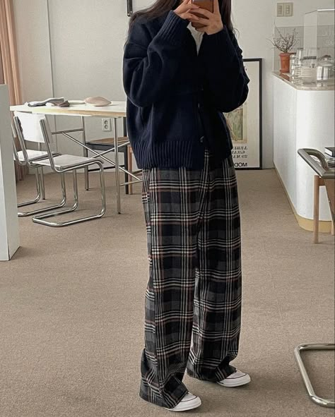 Comfy Outfits Lazy School, Pyjamas Outfit, Pajama Pants Outfit, Pyjamas Pants, Korean Pajamas, Outfit Ideas Korean, Outfit Ideas For Fall, Pajama Outfit, Academia Outfits