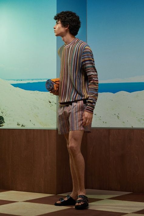 Paul Smith Spring 2021 Menswear Collection | Vogue Paul Smith Menswear, Vintage Summer Outfits, Mens Runway, A Real Man, Preppy Chic, Men Summer, Menswear Collection, Summer Styles, Formal Style