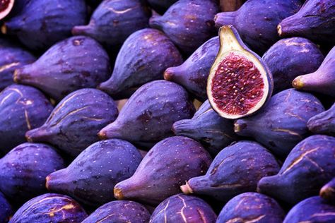 Figs! With goat's cheese, walnuts and honey. #purple #food #garden Purple Fruit, Purple Food, Minimalist Photos, Purple Reign, Purple Love, All Things Purple, Purple Rain, Shades Of Purple, Deep Purple