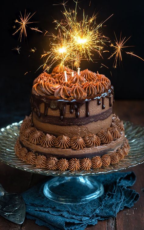 A towering festive chocolate cake with chocolate, chestnut and mascarpone frosting and hidden silver coins to bring good luck to the new year! Chocolate Pinata Cake, Chocolate Pinata, Ultimate Chocolate Cake, Mascarpone Frosting, Pinata Cake, Nutella Cake, Chocolate Festival, New Year's Cake, Elegant Birthday Cakes