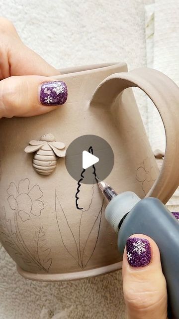 Amy Ruvolo on Instagram: "3d bumble bees and wild flowers🖤 #mug #mugs #pottery #ceramics #handmadepottery #handpaintedpottery #beemug #flowermug #gloucesterma #seasonedpottery" Diy Ceramic Pot, 3d Ceramic Art, Flower Pottery Mug, Ceramic Bee Hive, Hand Painted Ceramics Ideas, Cute Mugs Ceramics, Pottery Mug Handles, Ceramic Bees, Diy Ceramic Mugs