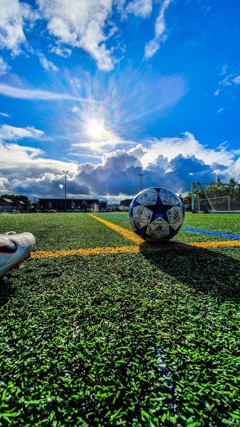 Jerry Drawing, Football Inspiration, Soccer Backgrounds, Shwedagon Pagoda, Football Life, Cracked Wallpaper, Soccer Photography, Premier Lig, Field Wallpaper