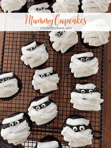 mummy cupcake - Halloween- chocolate cupcakes white buttercream frosting createdbydiane.com Mummy Cupcakes, Cupcakes White, White Buttercream Frosting, Cute Mummy, Recipe For 1, Black Food Coloring, Mummy Halloween, White Buttercream, Cupcake Pans