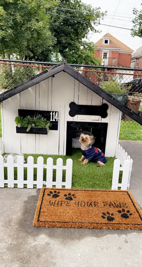 Modern Dog House Outdoor, Cute Dog Houses Outdoor, Dog House Outside, Pet House Design, Dog House Diy Outdoor, Dog House Decor, Dog Yard Ideas, Easy Dog House, Doggy House