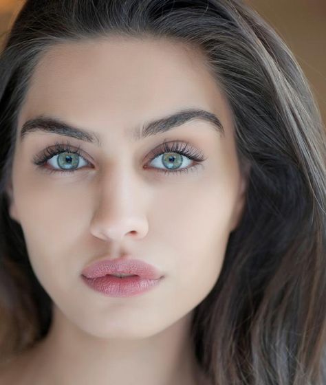 Turkish model & actress - Amine Gülşe.  Her eyes are the color of bismuth crystals and are mesmerizing. Turkish Women Beautiful, Turkish Women, Most Beautiful Eyes, Turkish Beauty, Beautiful Lips, Beauty Face, Beautiful Eyes, Blue Eyes, Beauty Women