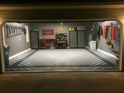 Best Garage Floor Paint, Garage Flooring Options, Garage Paint, Garage Boden, Garage Floor Paint, Garage Floor Tiles, Garage Floor Epoxy, Garage Flooring, Floor Paint