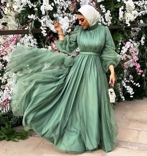 Dresses Soirée Hijab, Hijab Dress Party Engagement, Formal Dress Designs, Hijabi Soiree, Dress Designs For Women, Hijab Soiree, Dress Soiree, Islamic Fashion Dresses, Hijab Dress Party