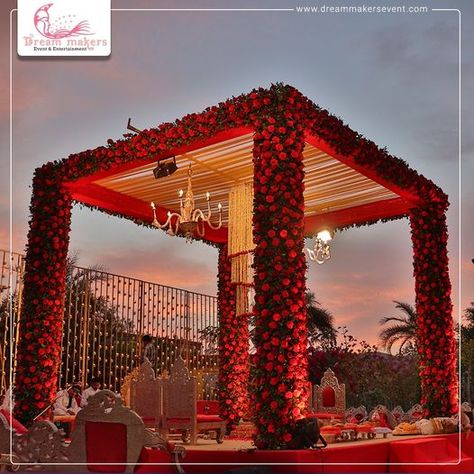 We are all hearts for Floral Mandaps!!! Decked up with flowers all around and with a chandelier peeking from above, the set up is undoubtedly a sight to behold. Let the flowers envelop you as you take your wedding vows! https://www.dreammakersevent.com #DreamMakersEventandEntertainment #Mandap #MandapDecoration #MandapDecorIdeas #WeddingMandap #WeddingPlanners #WeddingPlannersinUdaipur #DestinationWedding #DestinationWeddingPlanners #WeddinginUdaipur #WeddingCeremony #IndianWedding Marriage Mandap Decoration Indian, Wedding Chori Mandap, Phera Mandap Decor, Flower Mandap, Wedding Mandap Decoration, Decorating Ideas Wedding, Wedding Decoration Idea, Floral Mandap, Ideas Wedding Decoration