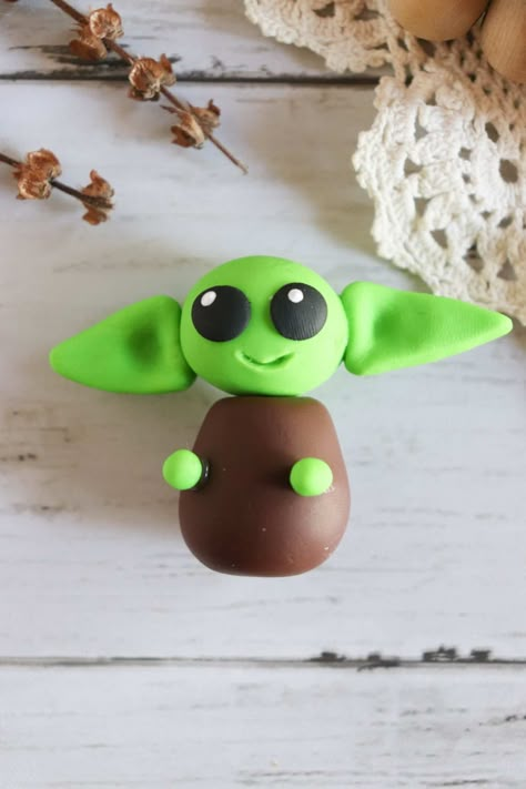 Polymer Clay Baby Yoda Craft Plastelina Figures Easy, Molding Clay Ideas Easy, Clay Date Ideas Couple, Things To Make With Play Doh, Couples Clay Ideas, Clay Molding Ideas, Clay Date Ideas, Yoda Craft, Clay Challenge