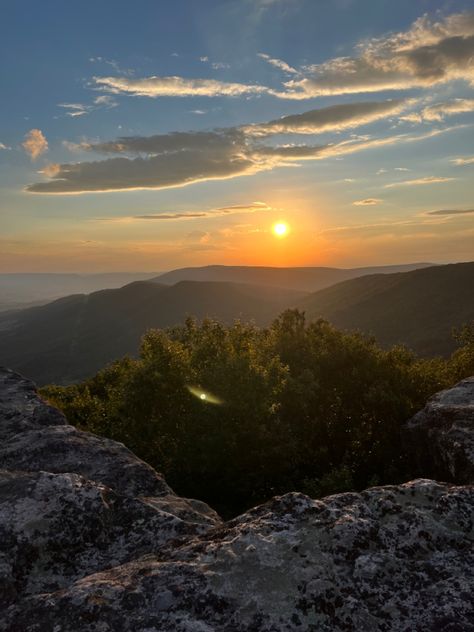 Sunrise Over Mountains, Hike Pictures, Summer Core, Sagada, Adventurous Things To Do, Forest Mountain, Gorgeous Scenery, Nature Scenery, Early Mornings