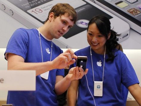 happy employees at apple Apple Genius Bar, Apple Employee, Genius Bar, Entrepreneurial Skills, Pay Raise, Apple Technology, Apple Support, Future Career, Professional Growth