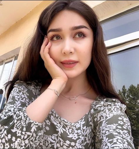 Uzbekistan Women, Uzbekistan Girl, Arabian Beauty, Arabian Beauty Women, Without Makeup, Beauty Women, Cool Pictures, Makeup, Beauty