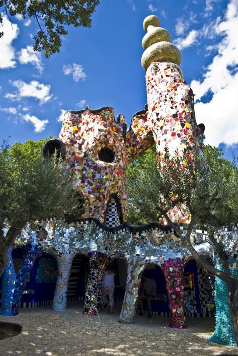 Garden Tuscany, Tarot Garden, Garden Italy, Mosaic Concrete, Honeymoon In Italy, Jean Tinguely, Messy Nessy Chic, Park Güell, The Hanged Man