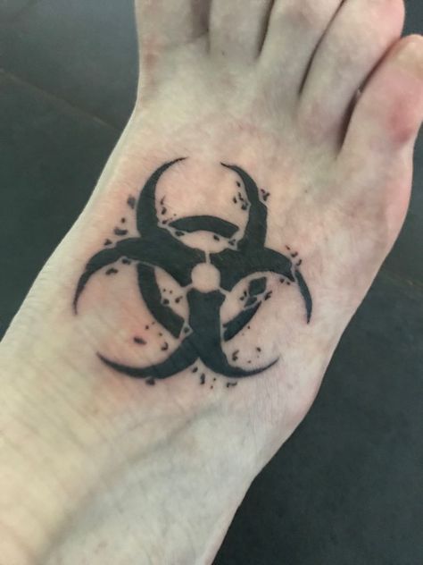 Biohazard Tattoo Design, Salad Fingers Tattoo, Bio Hazard Tattoo, Biohazard Tattoo, Frank Tattoo, Barbed Wire Tattoos, Crazy Tattoos, Choose Her, Funky Tattoos