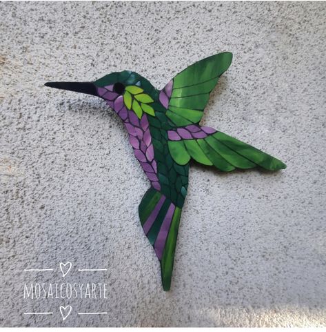 Hummingbird Mosaic Ideas, Hummingbird Mosaic, Stained Glass Mosaic Art, Mosaic Stepping Stone, Mosaic Art Diy, Ceramic Tile Art, Mosaic Animals, Rock Garden Design, Mosaic Birds