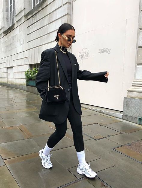 Cool Fall Outfits Edgy, Alicia Roddy, Looks Adidas, Trainers Outfit, New Balance Outfit, Casual Chic Outfits, Winter Fashion Outfits Casual, Legging Outfits, Looks Street Style