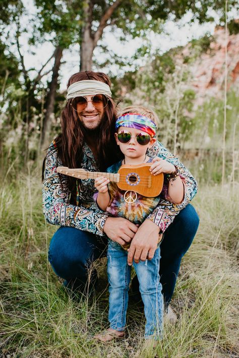 70s Family Costume Ideas, Family Hippy Costume, Groovy Costume Ideas, Baby Boy Hippie Costume, Toddler Hippie Costume, 70s Costume Ideas For Couples, Hippie Couple Costume, Hippie Costume Ideas Diy, Hippie Costume Kids