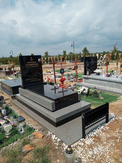 Tombstone Designs Ideas Modern, Graveyard Design Modern, Simple Grave Design Ideas, Modern Cemetery Design, Grave Design Ideas, Tombstone Designs Modern, Modern Grave Design, Grave Design, Cross Headstone Design