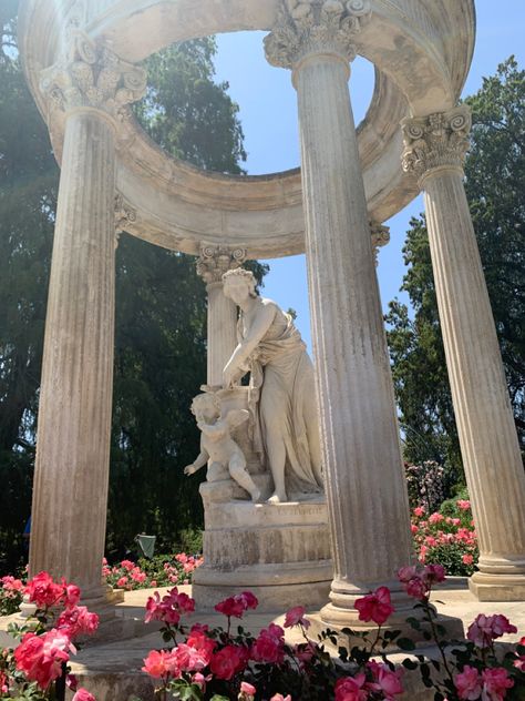 Ancient Greece Aesthetic, Roman Garden, Witchs Cauldron, Huntington Library, Roman Statue, Balance Art, Aphrodite, Garden Statues, Ancient Civilizations