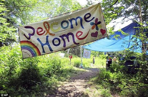 Captions For Rainbow Pictures, Rainbow Family Gatherings, Rainbow Gathering, Hippie Commune, Vermont Mountains, Rainbow Family, Rainbow Pictures, Hippie Lifestyle, Hippie Aesthetic