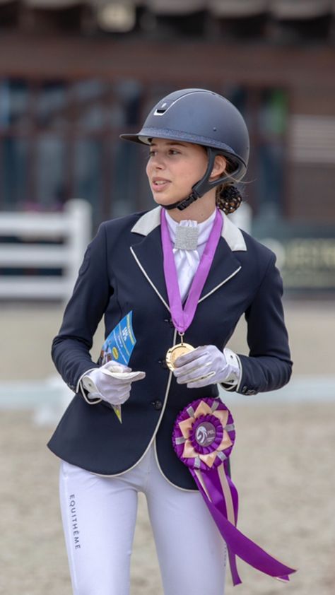 Equestrian Outfits Aesthetic, Equestrian Trophy, Riding Instructor, Equestrian Pictures, Elegant Office Wear, Horse Room, Horseback Riding Outfits, Girls Attire, Horse Aesthetic