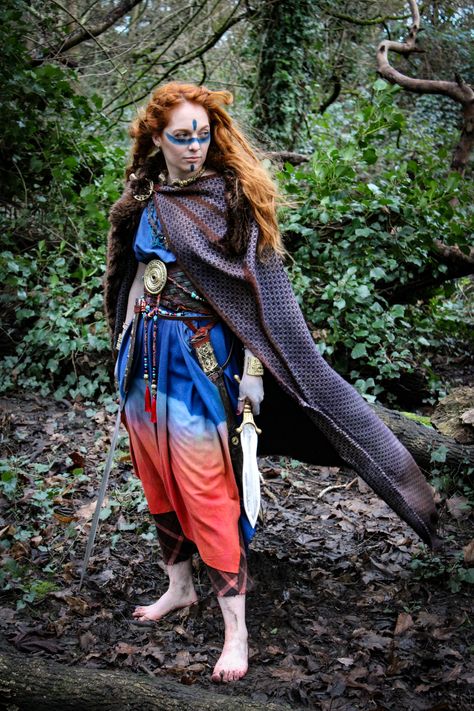 Cloak in the wind, Celtic warrior Celtic Warrior Costume, Celtic Druid Costume, Celtic Costume Woman, Celtic Clothing Women, Ancient Celtic Clothing, Boudicca Costume, Celtic Woman Aesthetic, Celtic Female Warrior, Traditional Celtic Clothing