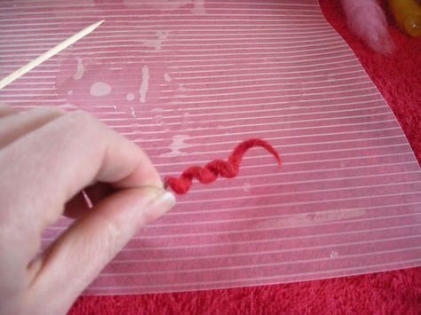 Picture of Make a wet felted wool curly-que Wet Felting Tutorial, Useful Projects, Wet Felting Projects, Felt Pictures, 3d Figures, Needle Felting Tutorials, Wet Felt, Felt Jewelry, Wool Projects