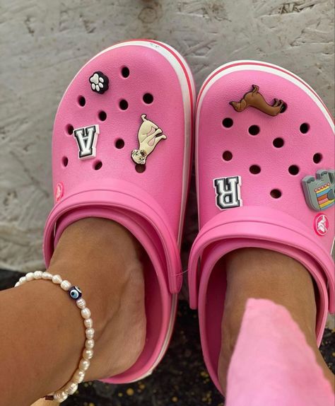 Crocs Aesthetic, Styling Crocs, High Heel Sandals Platform, Crocs Fashion, Pink Crocs, Crocs Men, Women Shoes Flats Sandals, Dream Shoes, High Heel Sandals